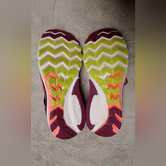 Saucony Womens Zealot Iso 2 Running Shoe - Picture 8 of 13